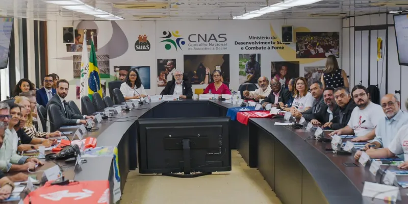 mesa de negociação 2025