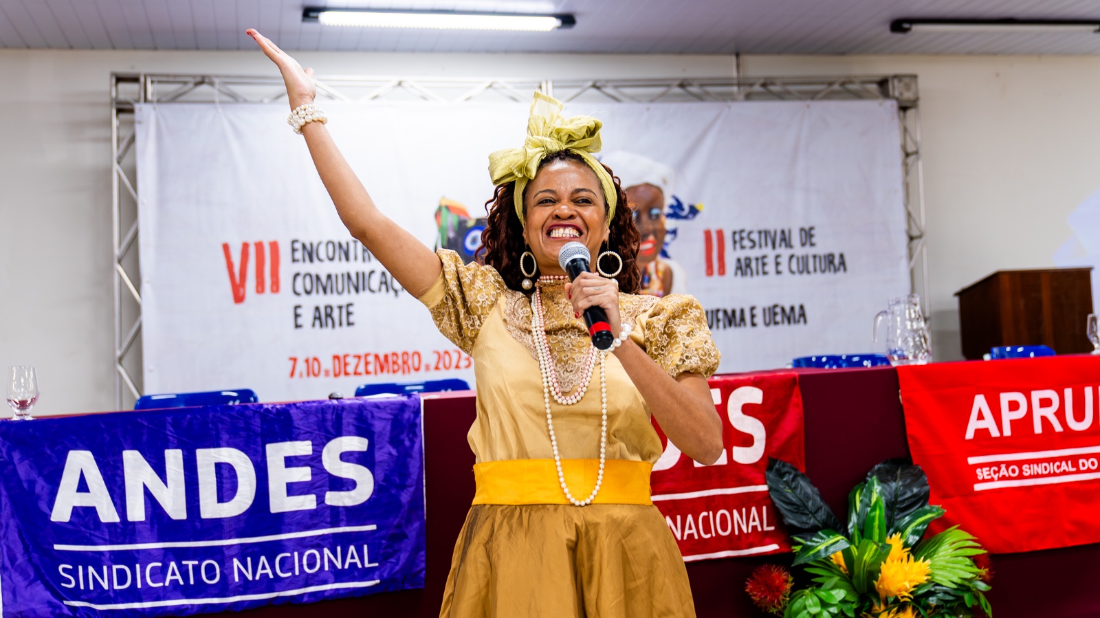COMUNICACAO E ARTE